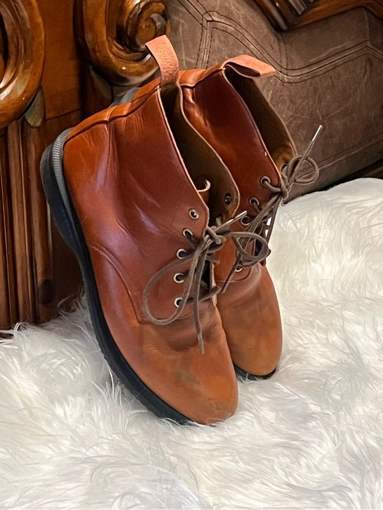 Dr. Martens Men\'s Chukka Boots in Cognac Brown man size 9 main image 4